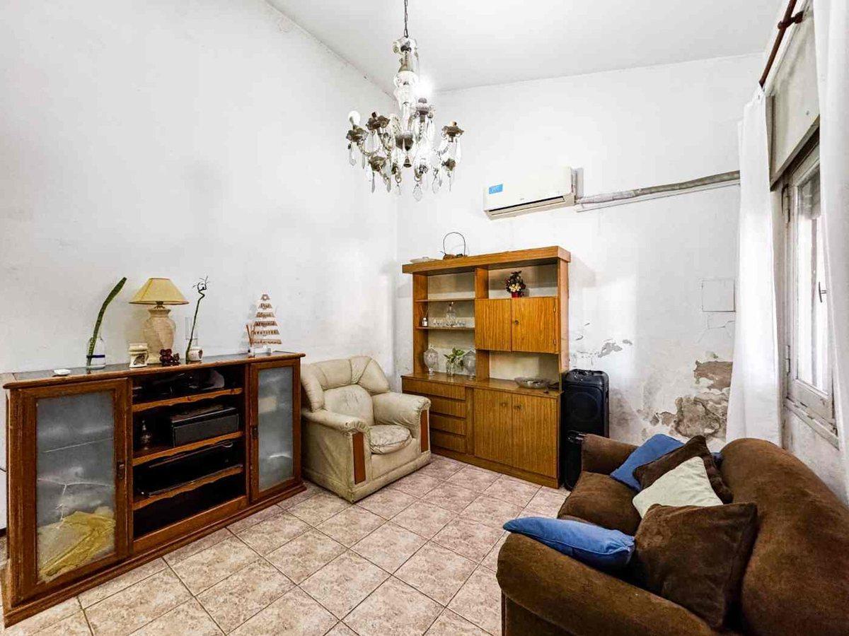 Foto de VENTA CASA 2 DORM A REMODELAR COL DE V SARSFIELD, imagen 1