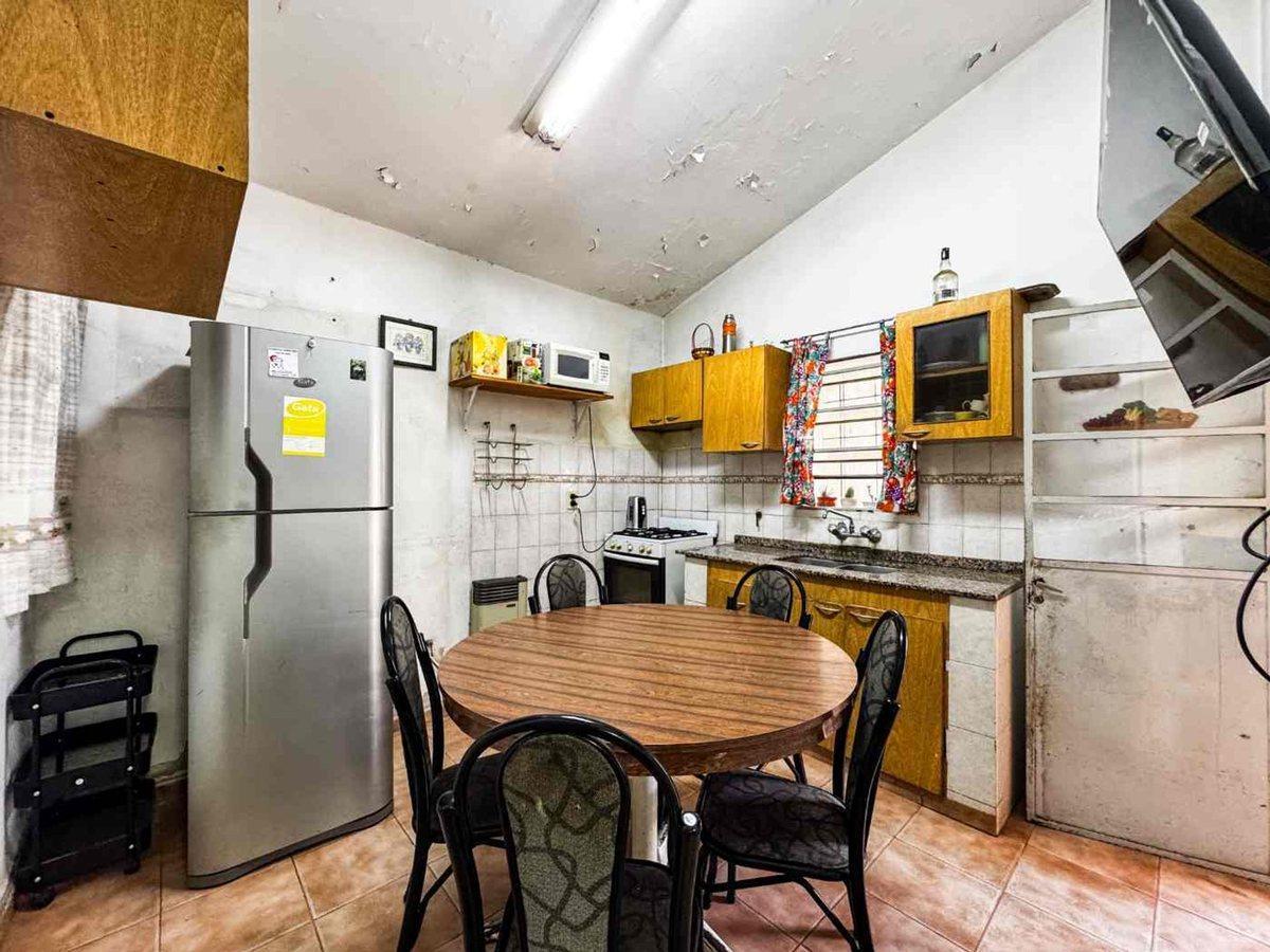 Foto de VENTA CASA 2 DORM A REMODELAR COL DE V SARSFIELD, imagen 5