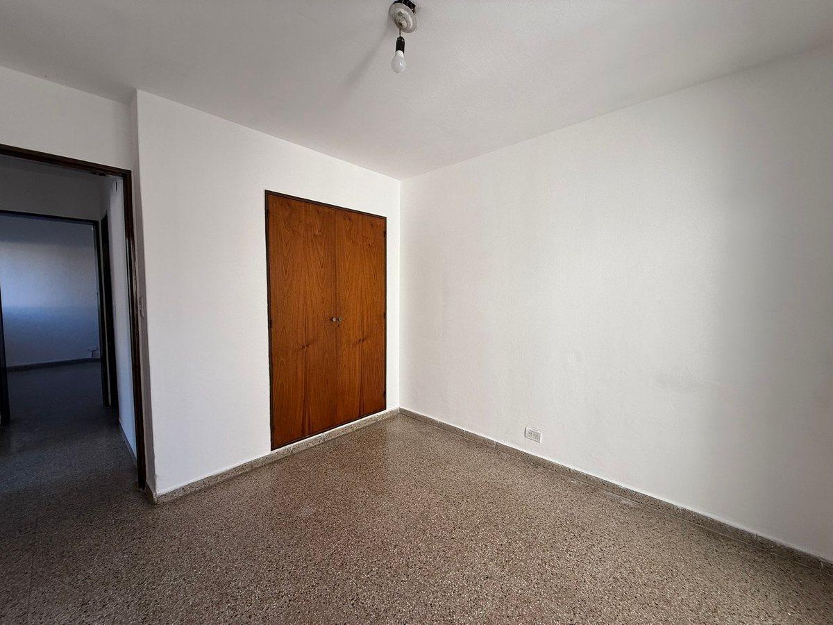 Foto de VENTA EDIFICIO 6 DEPARTAMENTOS 2 DORM Bº GRAL PAZ, imagen 2