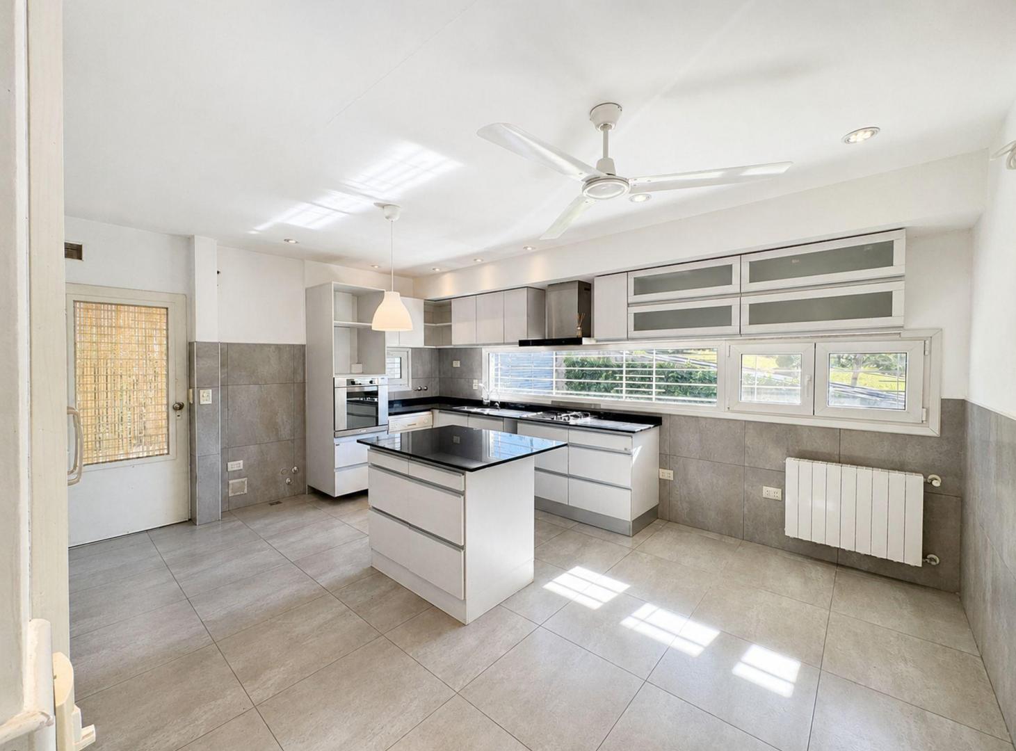 Foto de VENTA AMPLIA CASA 4 DORM COUNTRY LA CUESTA, imagen 2