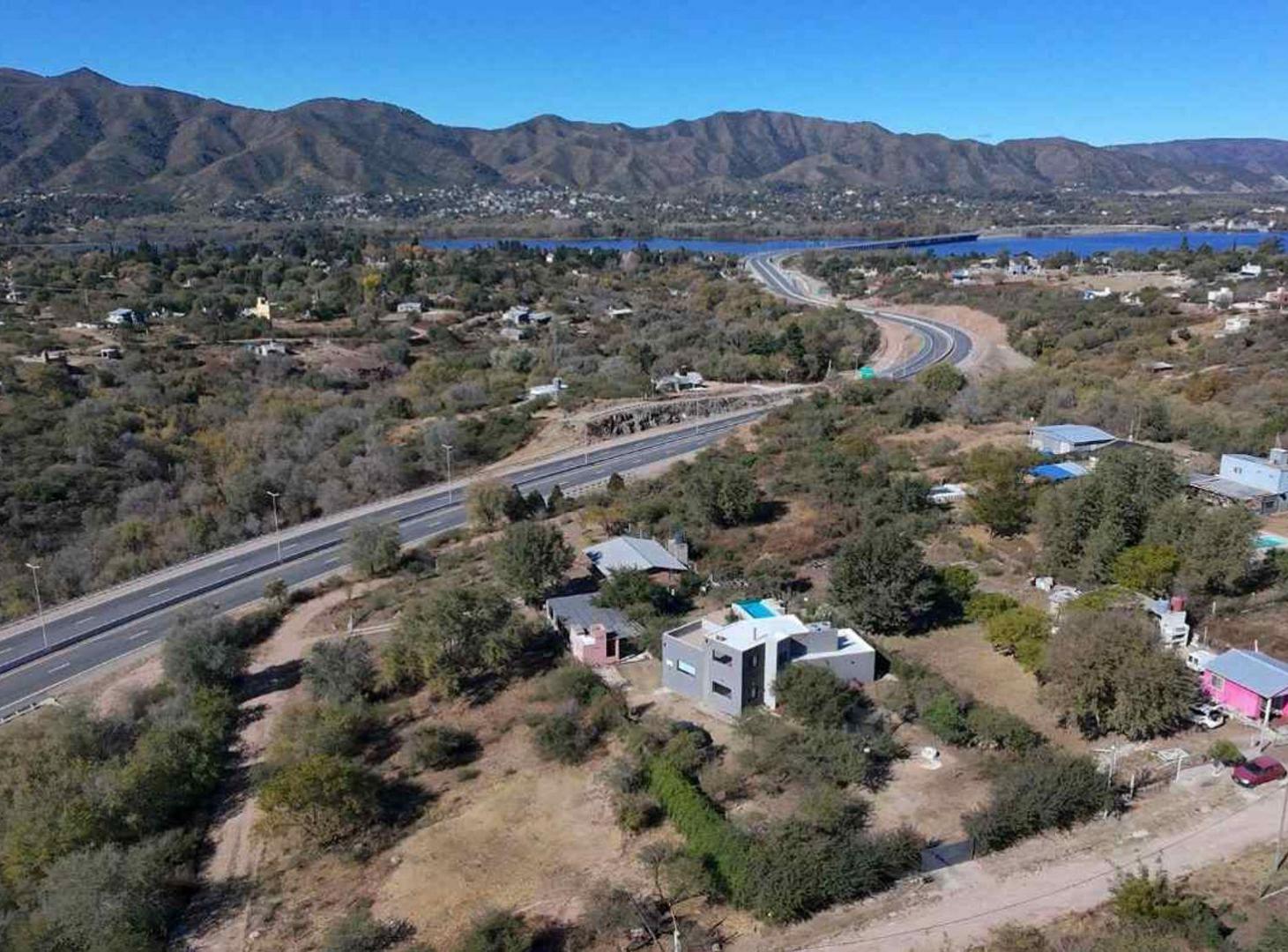 Foto de VENTA CASA BIALET MASSE 2 DORMITORIOS PILETA, imagen 2