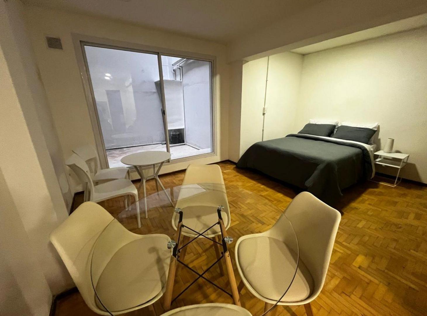 Foto de DPTO. AMOBLADO CON PATIO EXCELENTE UBICACION, imagen 1