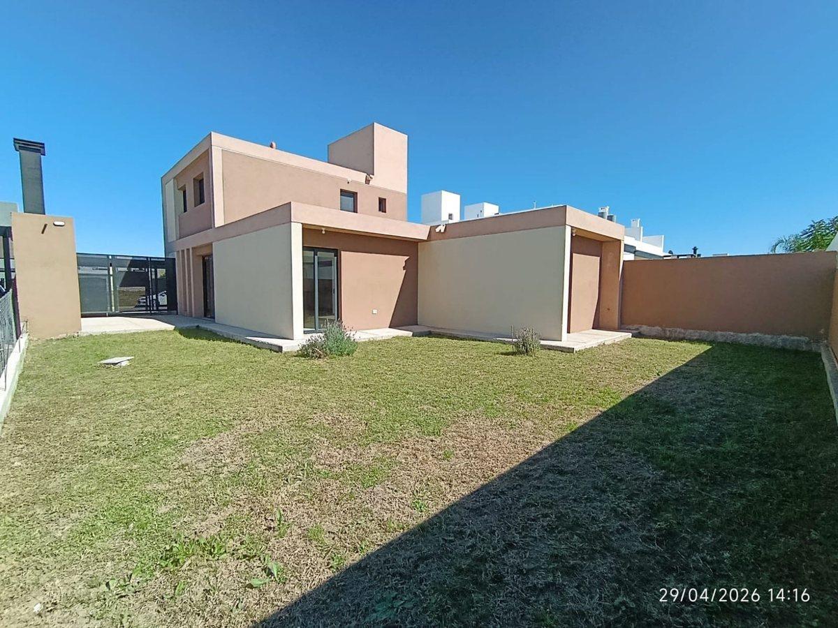 Foto de VENTA CASA A ESTRENAR 2 DOR Y ESC 3 BÑOS DOCTA CBA, imagen 4