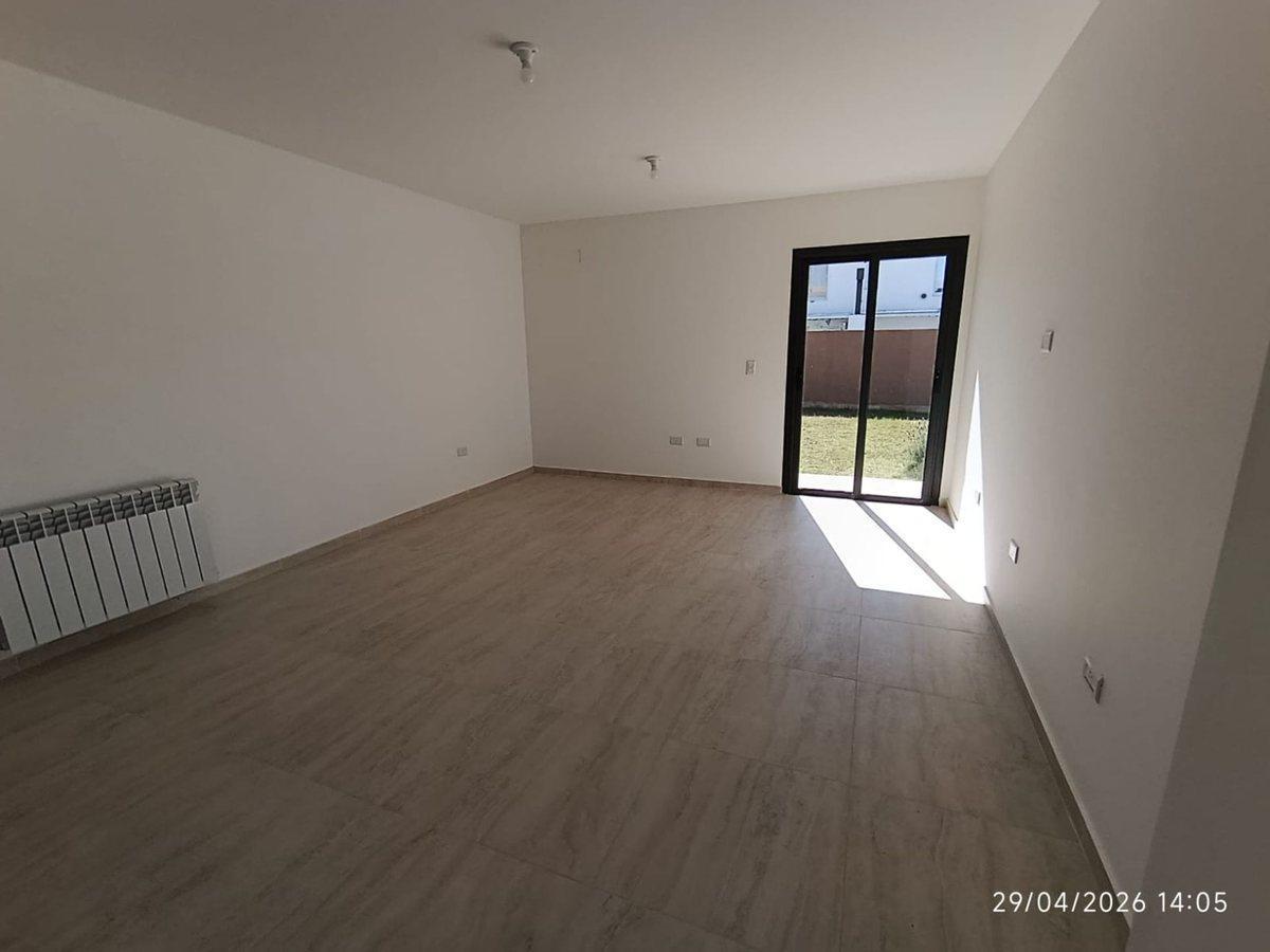 Foto de VENTA CASA A ESTRENAR 2 DOR Y ESC 3 BÑOS DOCTA CBA, imagen 2