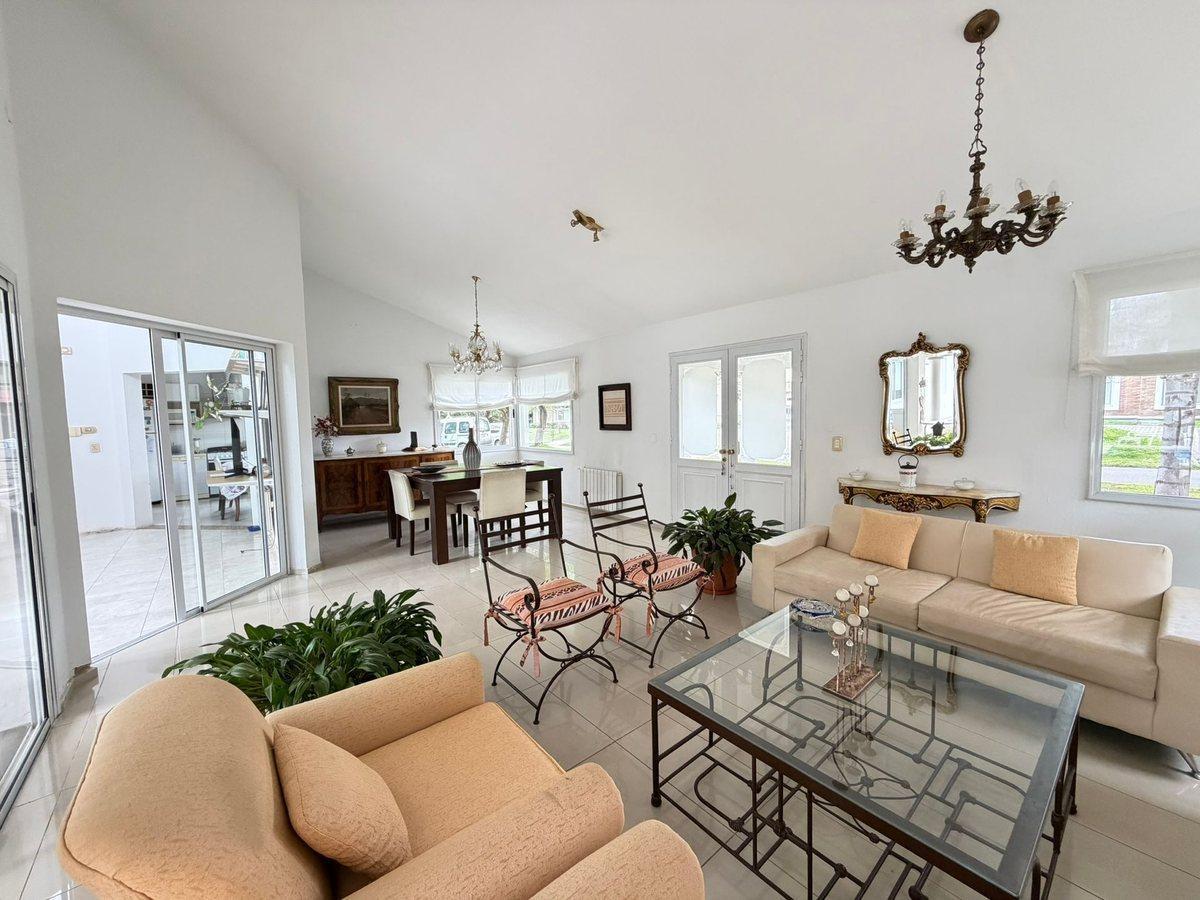 Foto de VENTA CASA 4 DORMITORIOS SAN ISIDRO VILLA ALLENDE, imagen 2