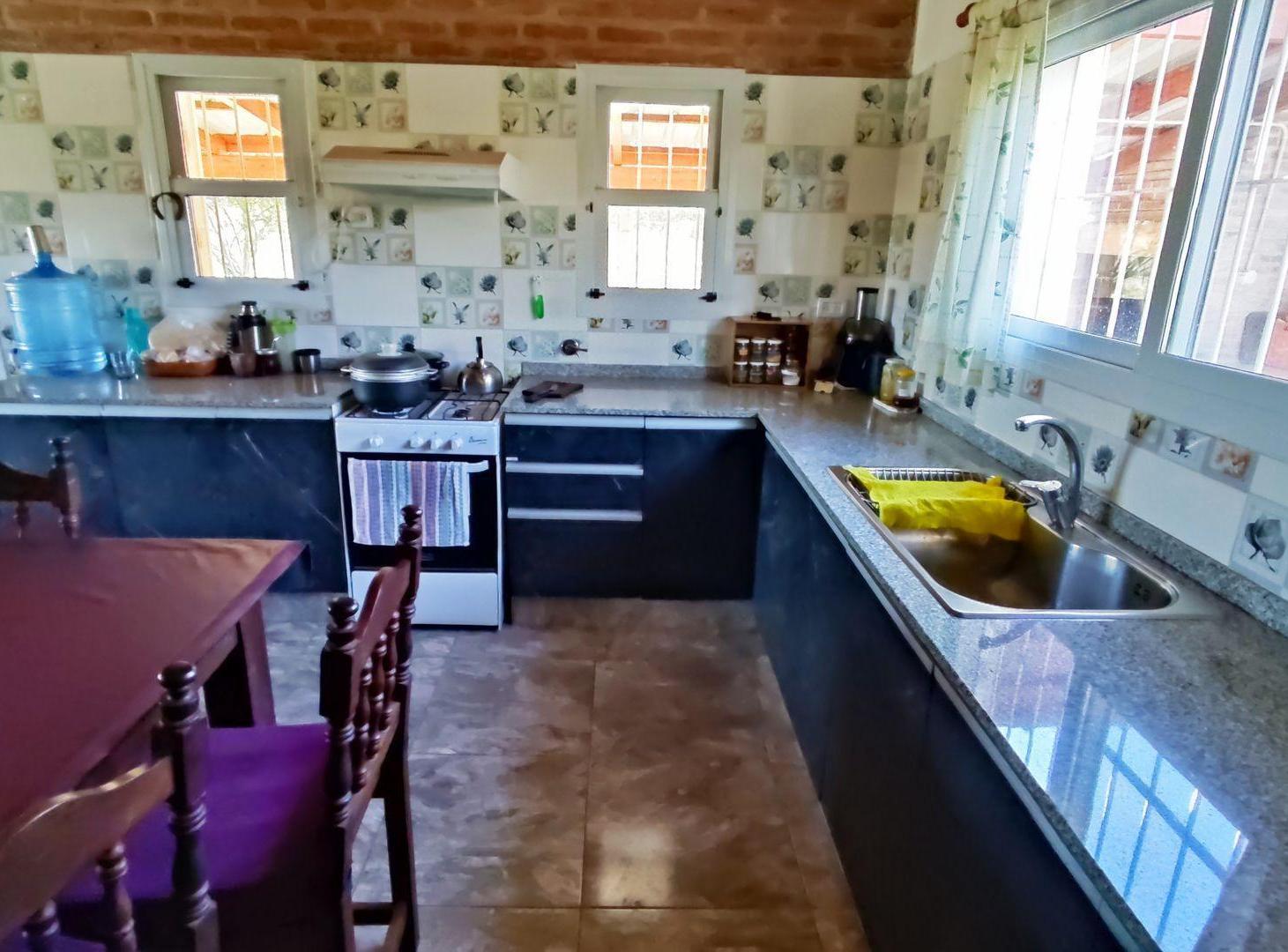 Foto de VENTA CASA 2 DORM PILETA ESCRITURA TANTI, imagen 3