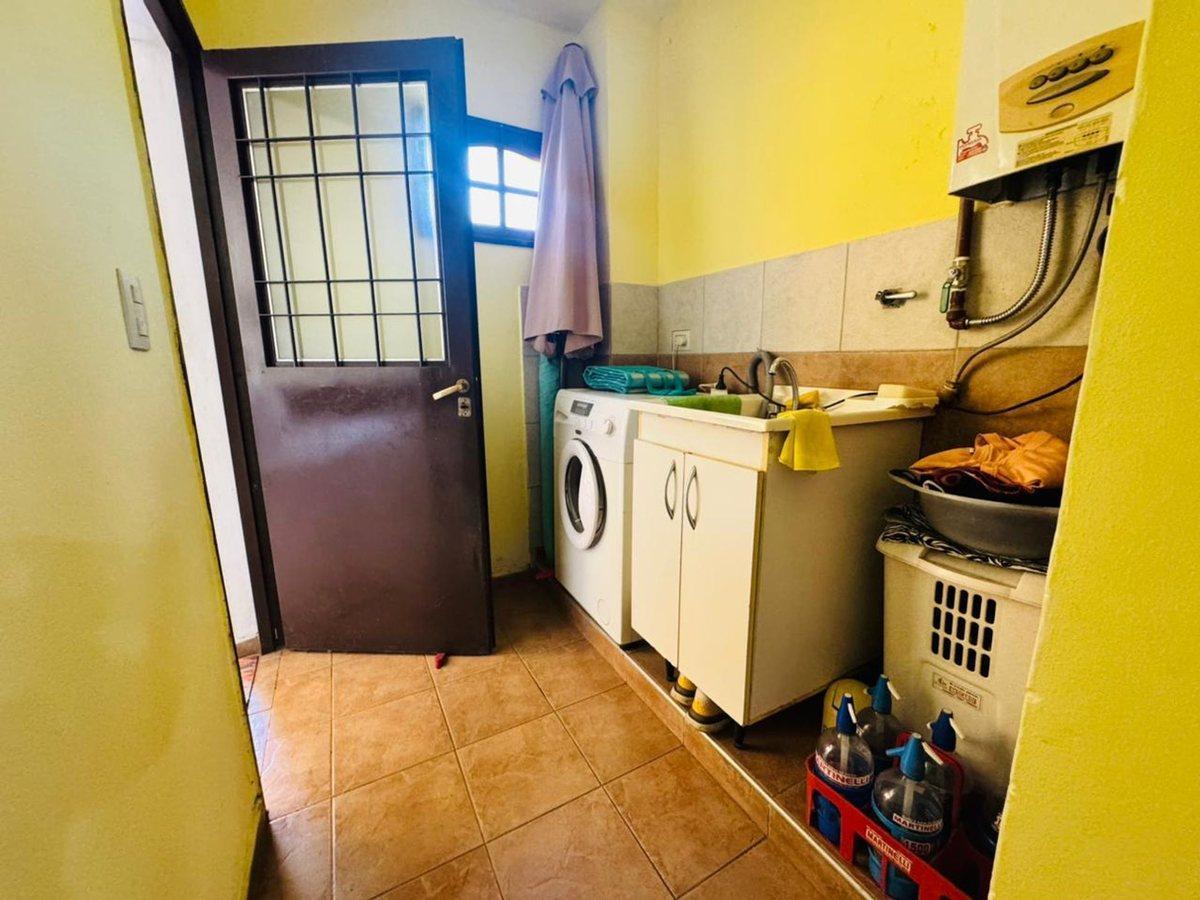 Foto de VENTA CASA 4 DORMITORIOS TALAR DE MENDIOLAZA, imagen 3