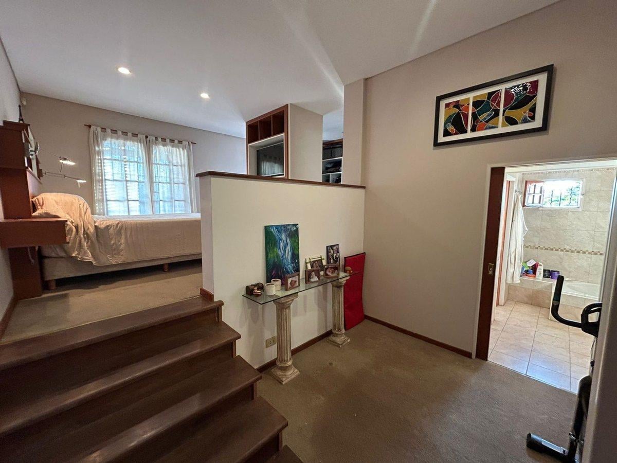 Foto de Venta Casa 4 Dorm B° El Refugio Recta Martinolli, imagen 4