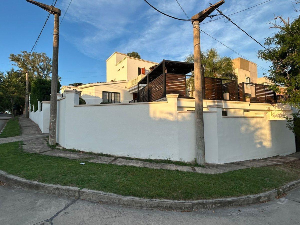 Foto de Venta Casa 4 Dorm B° El Refugio Recta Martinolli, imagen 5
