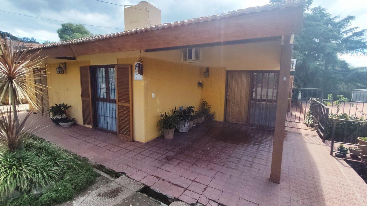 Foto de VENTA CASA Y DOS DEPTOS CARLOS PAZ ESCRITURA, imagen 1