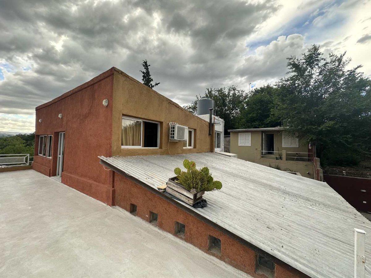 Foto de VENTA CASA 3 DORM CON DOS DPTO CARLOS PAZ CENTRO, imagen 4