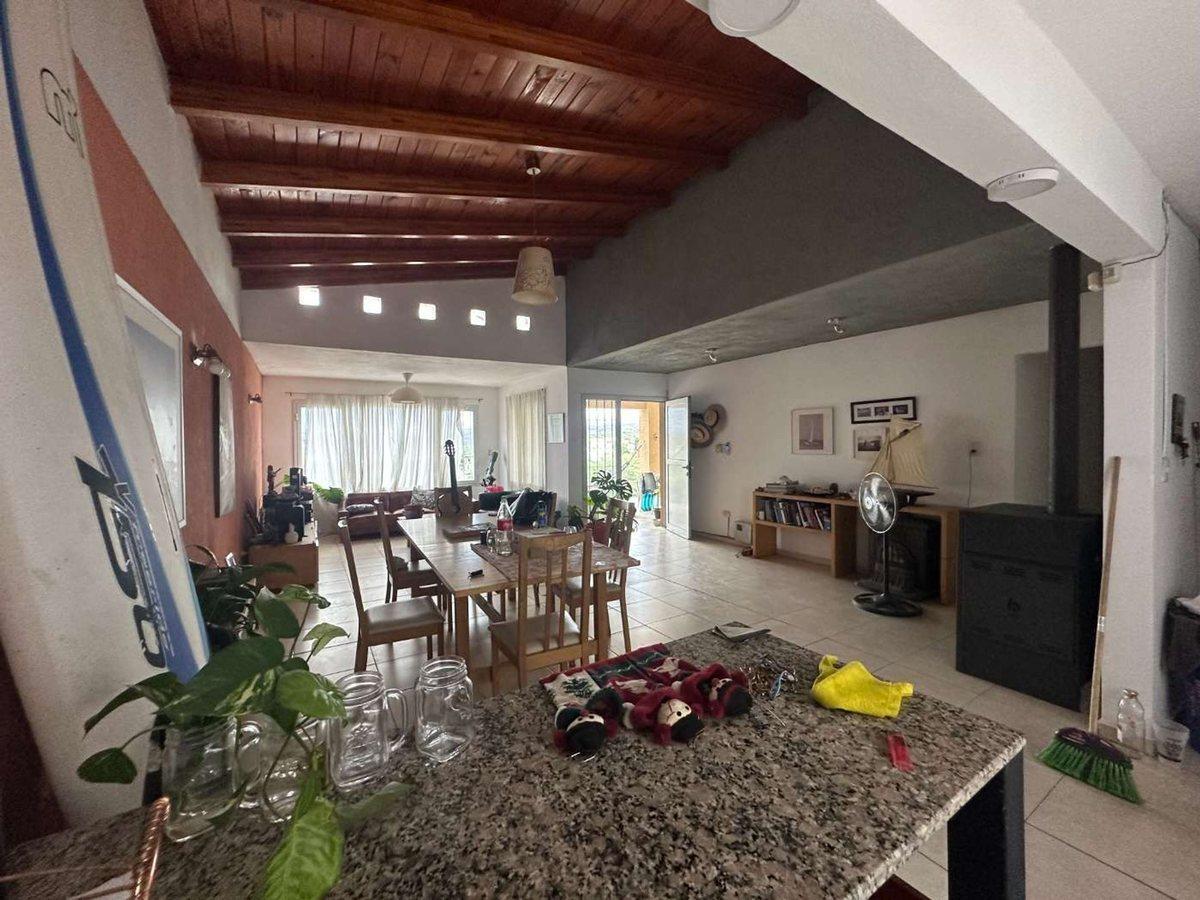 Foto de VENTA CASA 3 DORM CON DOS DPTO CARLOS PAZ CENTRO, imagen 1