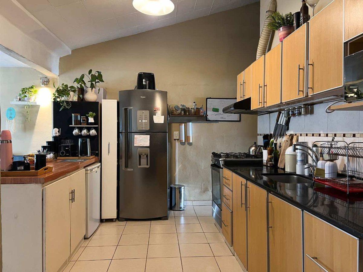 Foto de VENTA CASA 2 DORM Y ESCRITORIO SOLARES DE ARGÜELLO, imagen 4