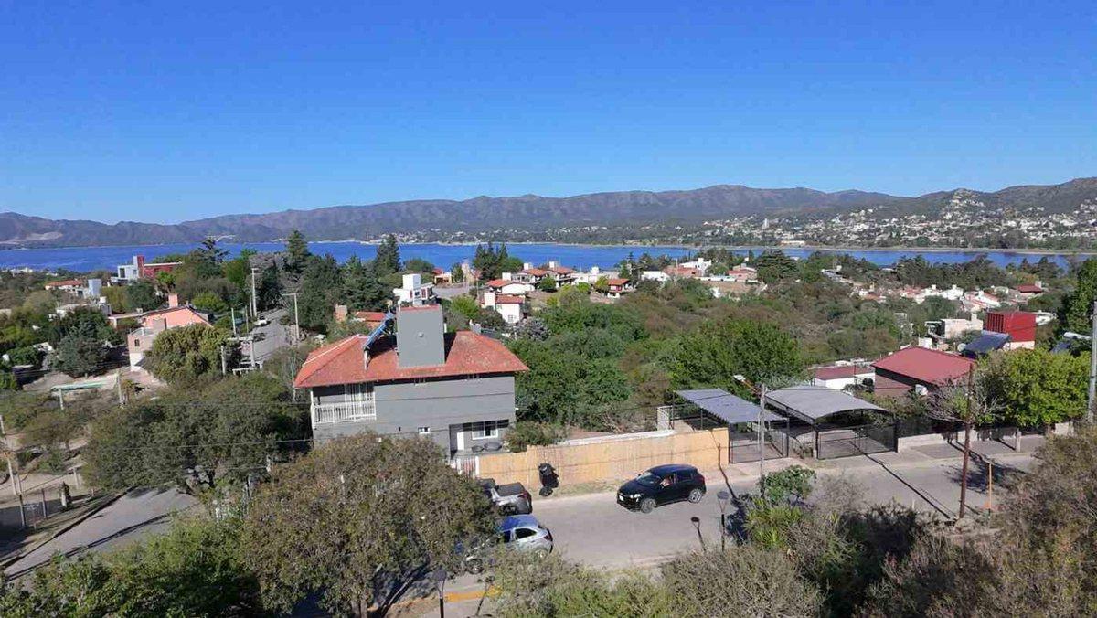 Foto de VENTA CASA VILLA DEL LAGO 3 DORM PILETA VISTA LAGO, imagen 2