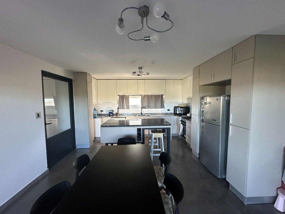 Foto de VENTA CASA VILLA DEL LAGO 3 DORM PILETA VISTA LAGO, imagen 3