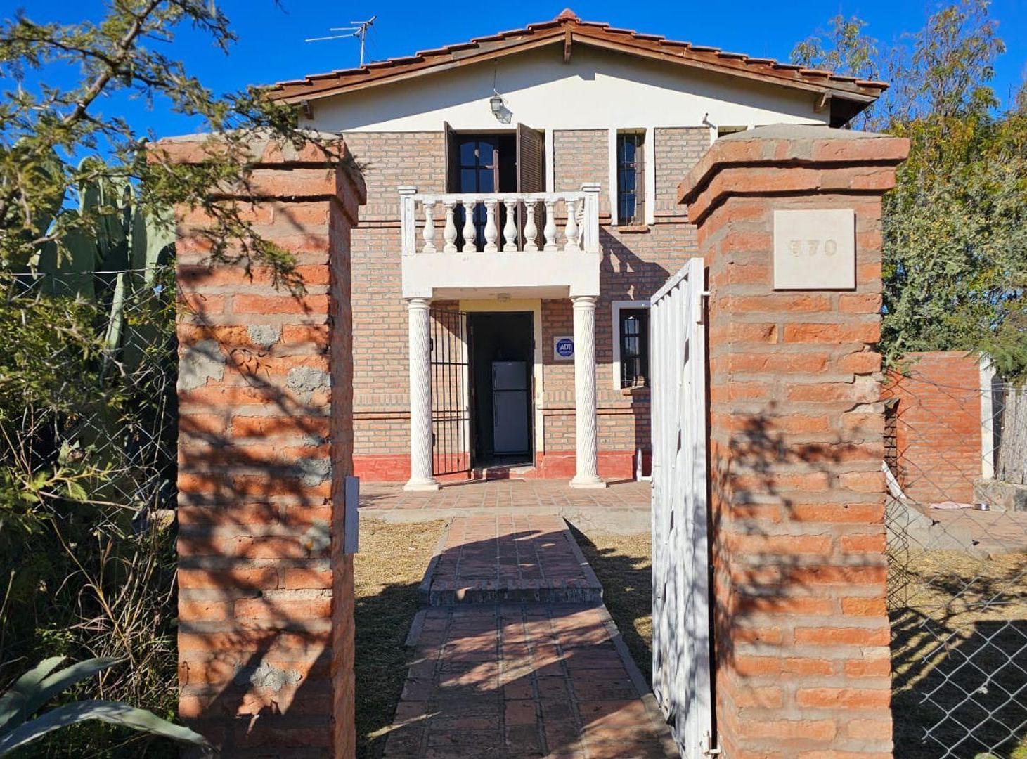 VENTA DE CASA EN CAPILLA DEL MONTE CON ESPACIO MUL
