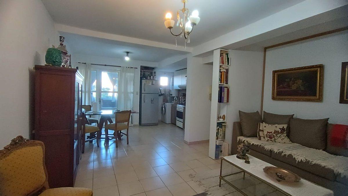 Foto de VENTA DPTO. 2 DORM MAS ESCRITORIO B° GUEMES CBA, imagen 2