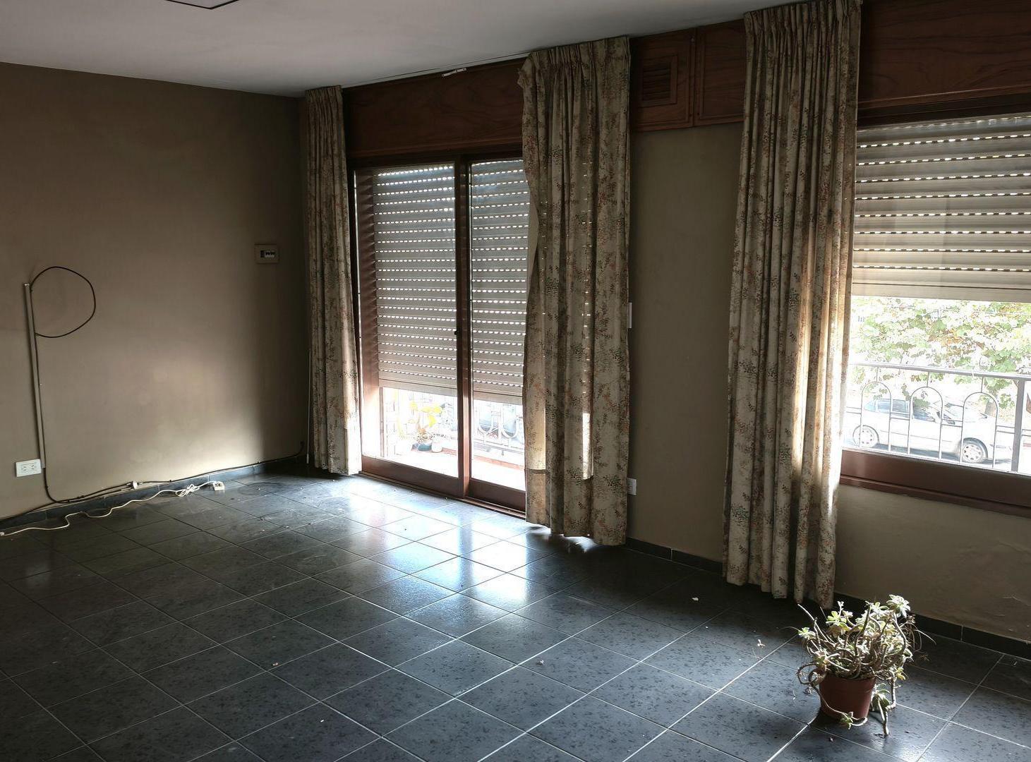 Foto de VENTA PH 2 DORM SOBRE AV. MONS. PABLO CABRERA, imagen 3