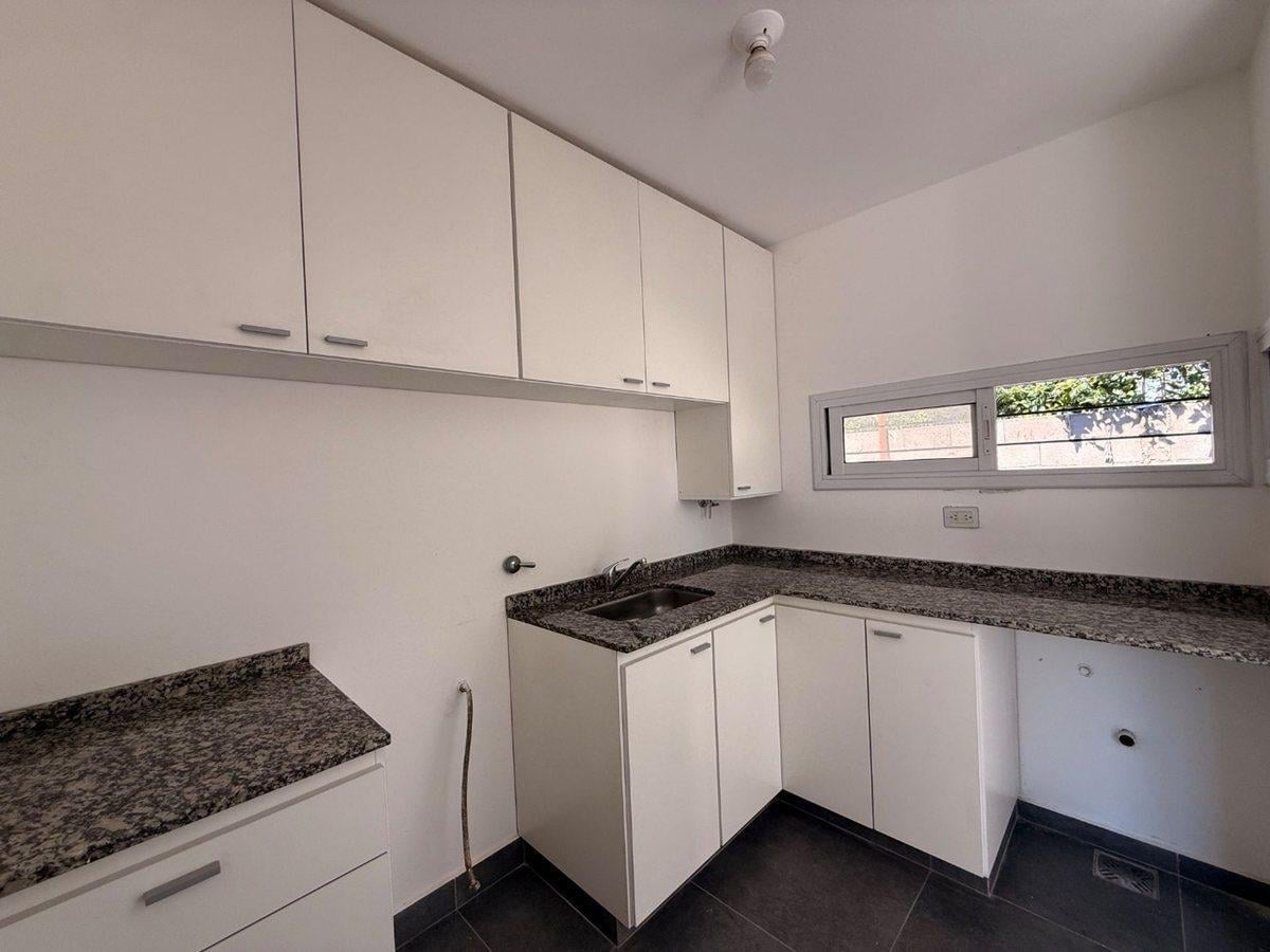 Foto de VENTA DÚPLEX 3 DORM CON PATIO Y COCHERA SALDAN, imagen 4