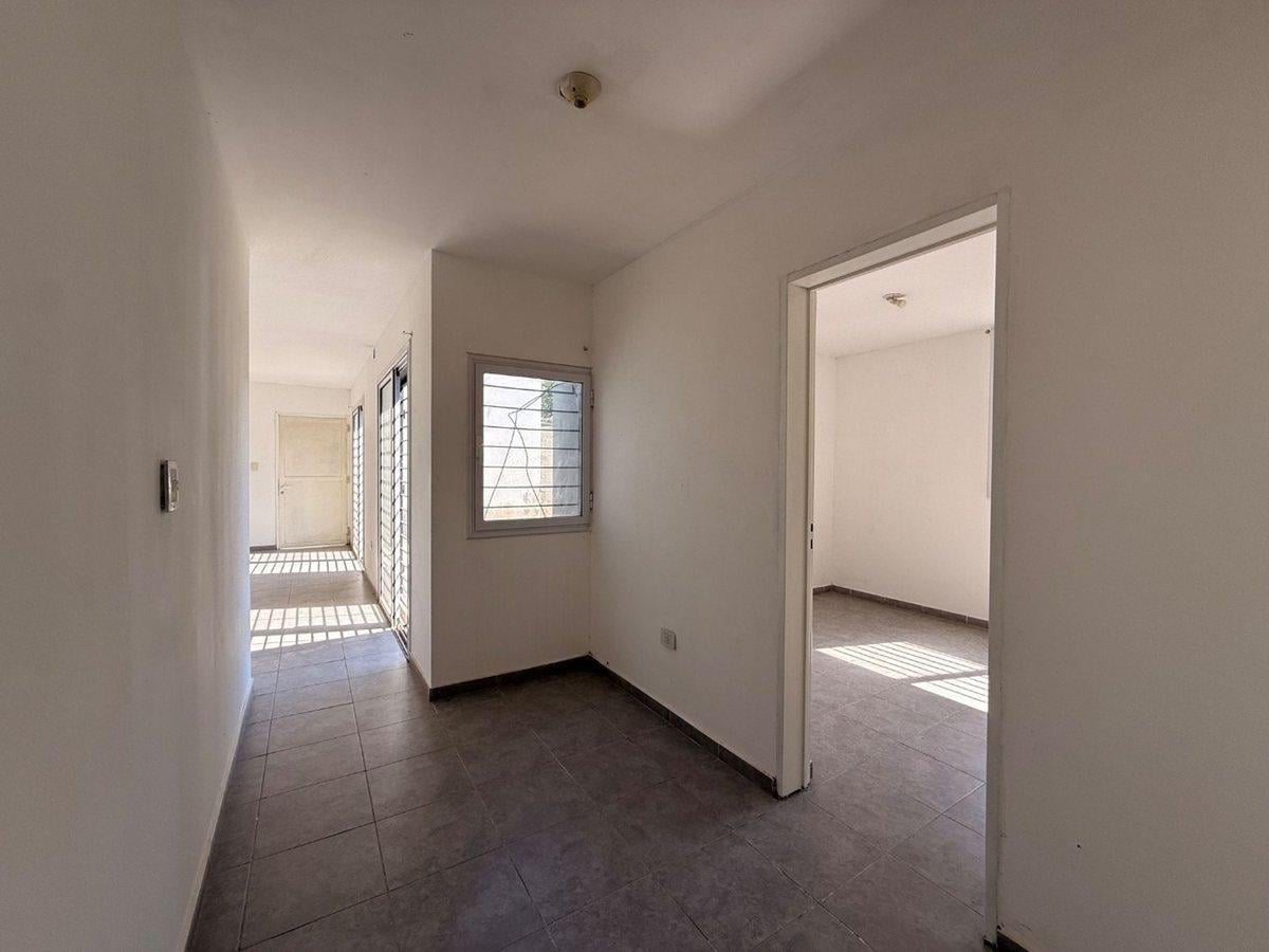 Foto de VENTA DÚPLEX 3 DORM CON PATIO Y COCHERA SALDAN, imagen 2