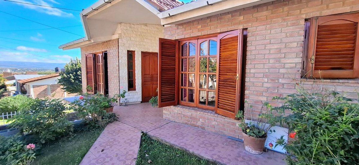 Foto de VENTA CASA 3 DORMIS MÁS 2 DEPARTAMENTOS CARLOS PAZ, imagen 2