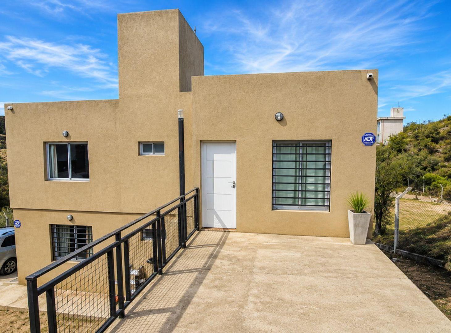 Foto de VENTA CASA 2 DORMITORIOS ESTANCIA VIEJA 2 PLANTAS, imagen 2