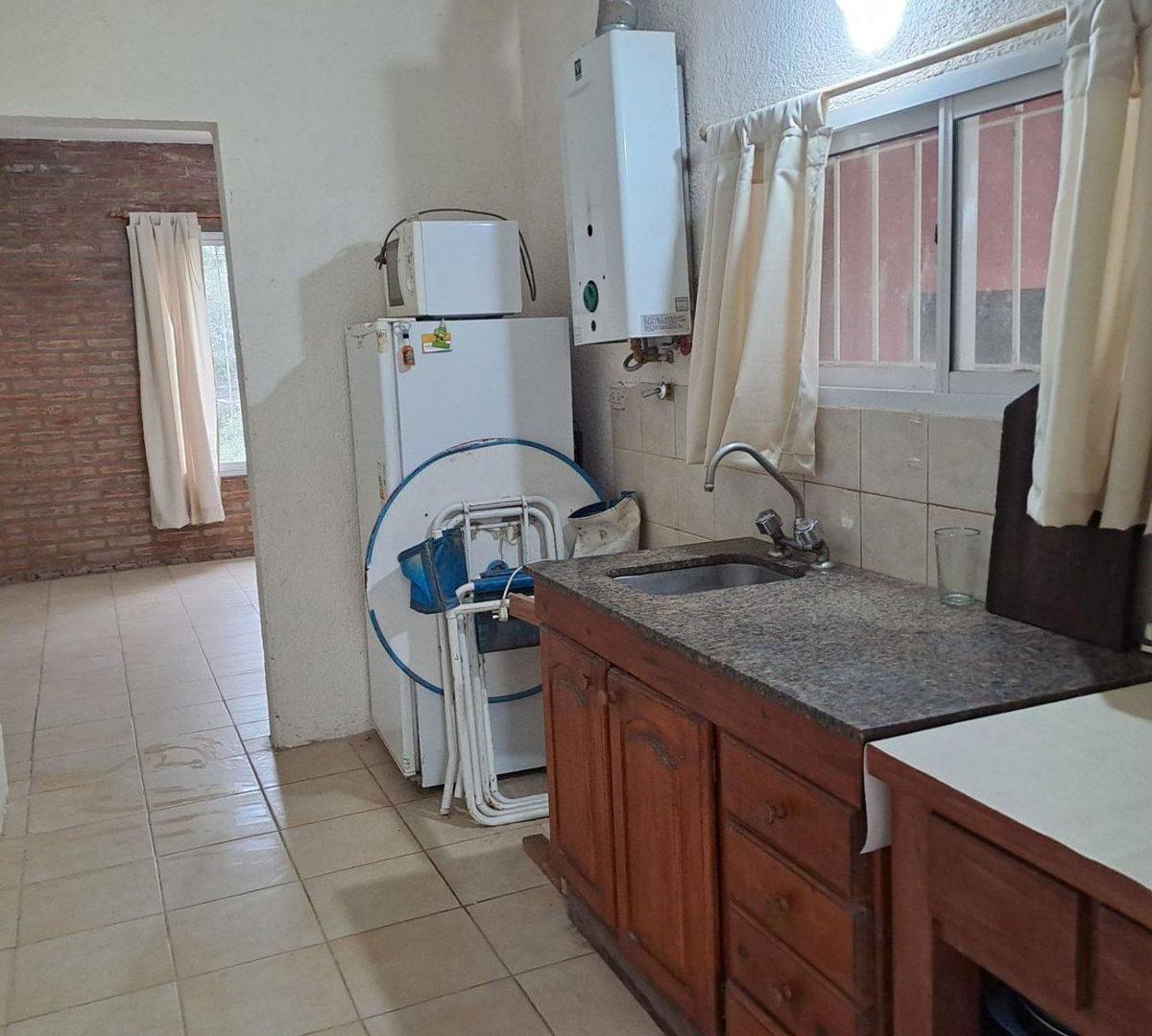 Foto de ALQUILER ANUAL CASA 2 DORM VILLA CARLOS PAZ, imagen 2