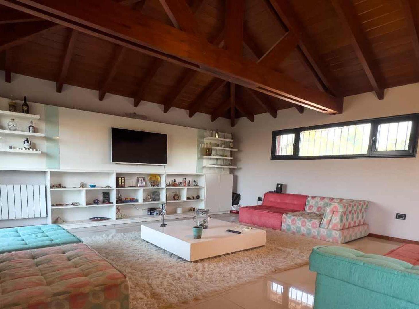 Foto de VENTA CASA 4 DORMITORIOS VILLA ALLENDE GOLF, imagen 4