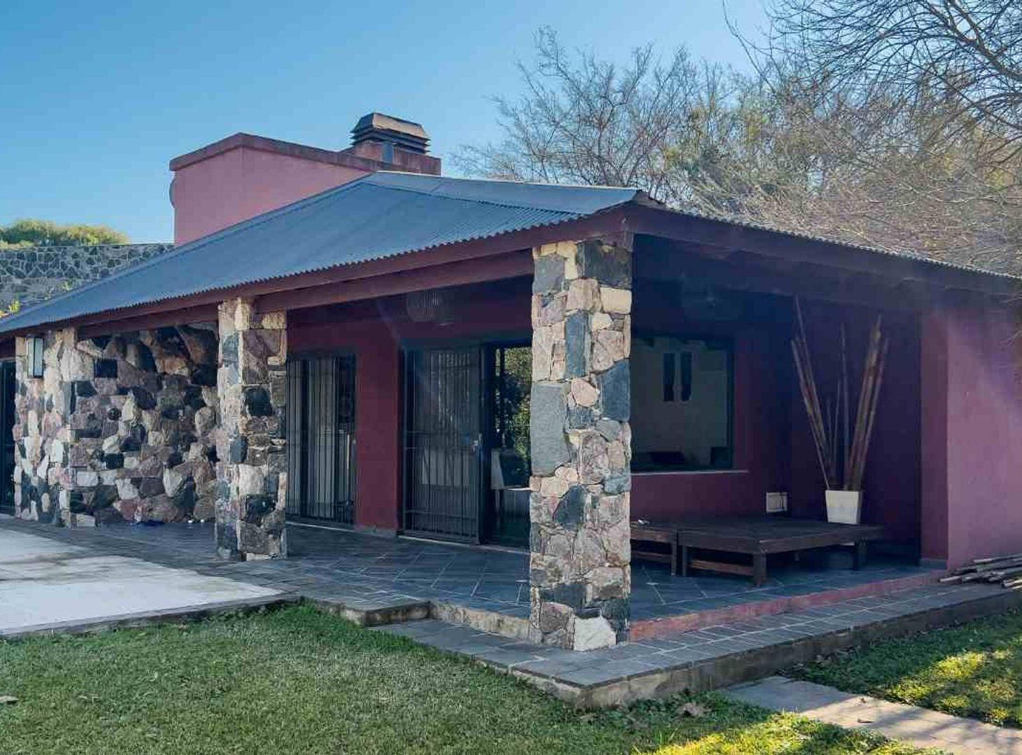 Foto de VENTA CASA 4 DORMITORIOS VILLA ALLENDE GOLF, imagen 1