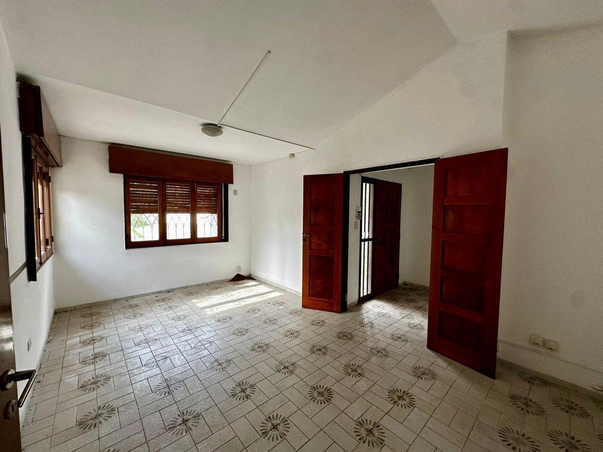 Foto de Venta casa Centenario a refaccionar 4 dormitorios, imagen 5