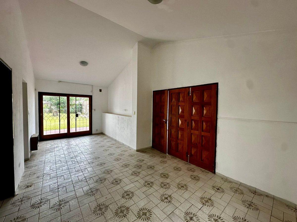 Foto de Venta casa Centenario a refaccionar 4 dormitorios, imagen 2