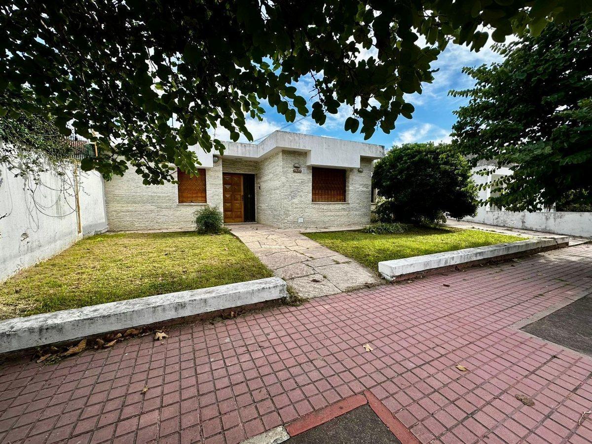 Foto de Venta casa Centenario a refaccionar 4 dormitorios, imagen 4
