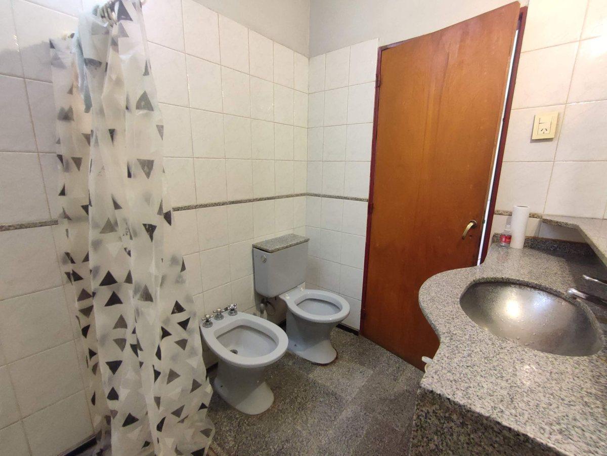 Foto de VENTA CASA 3 DORMITORIOS Y QUINCHO VILLA ALLENDE, imagen 4