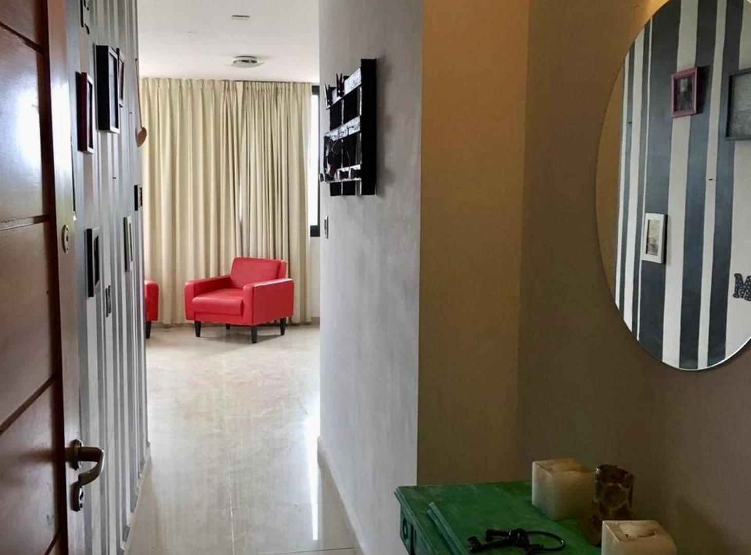 Foto de VENTA DEPTO CENTRO CARLOS PAZ 2 DORM COCHERA, imagen 2