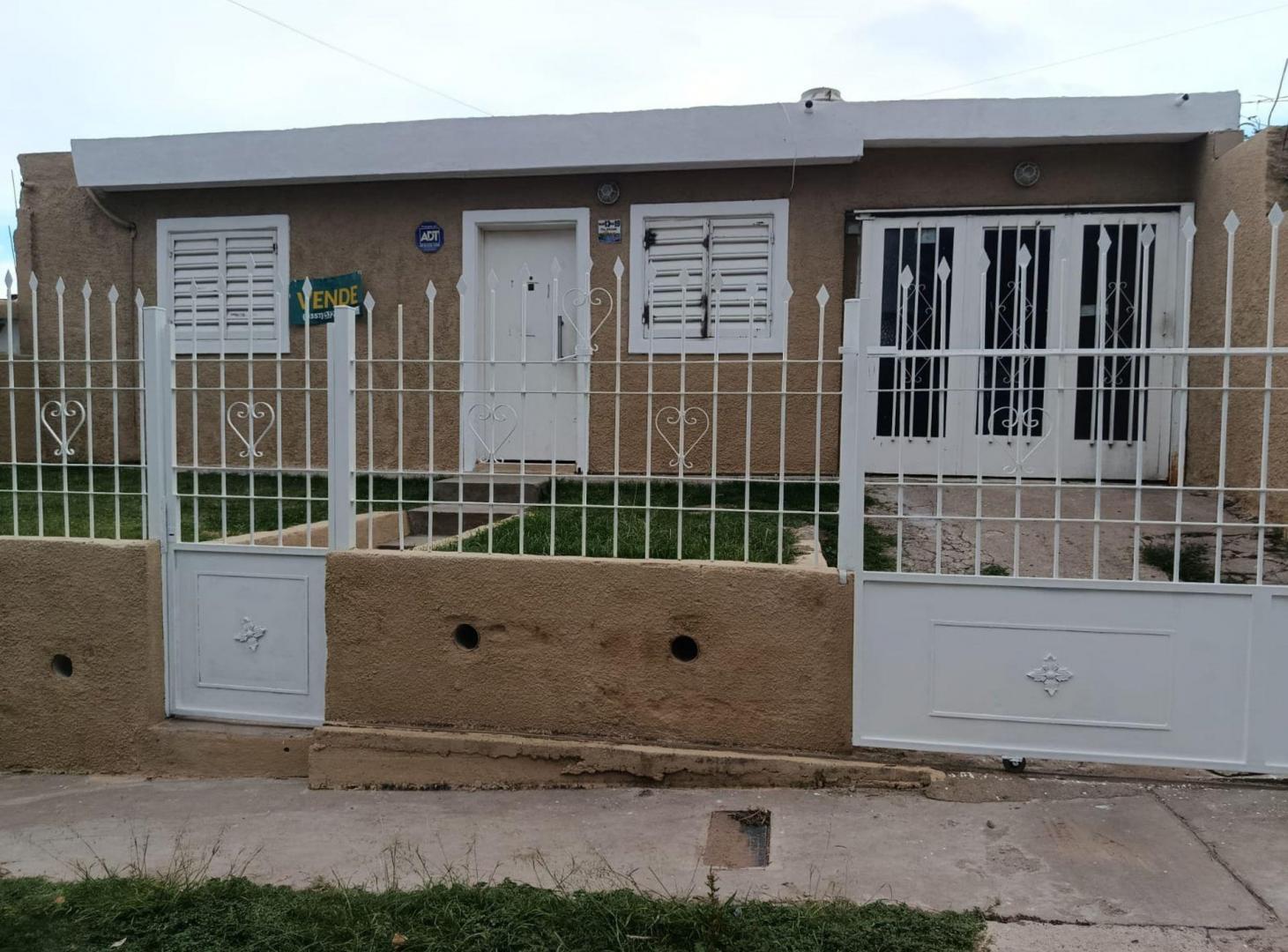 Foto de Casa 3 Dormitorios 2 cocheras Barrio Renacimiento, imagen 2