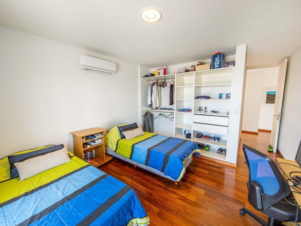 Foto de CASA DE CATEGORIA EN VENTA - LOMAS DE LA CAROLINA, imagen 3
