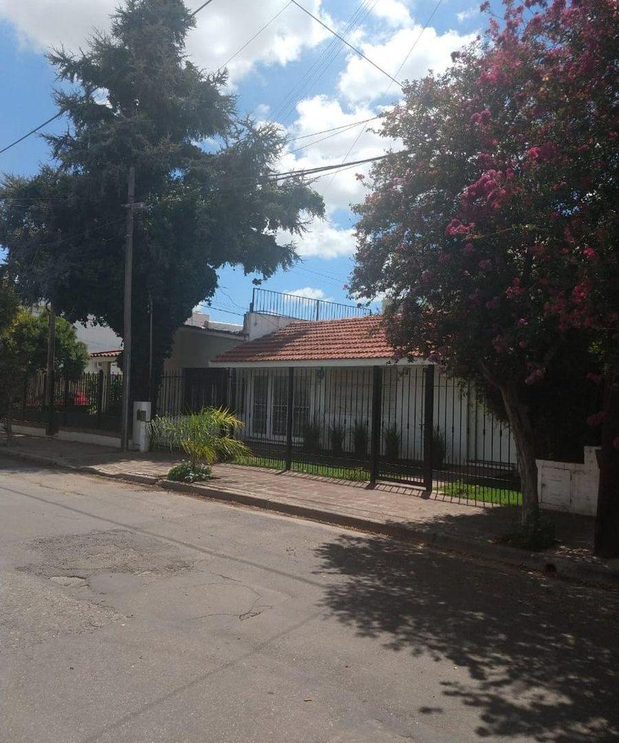Foto de SE VENDE INCREIBLE CASA EN BARRIO MAIPU, imagen 1