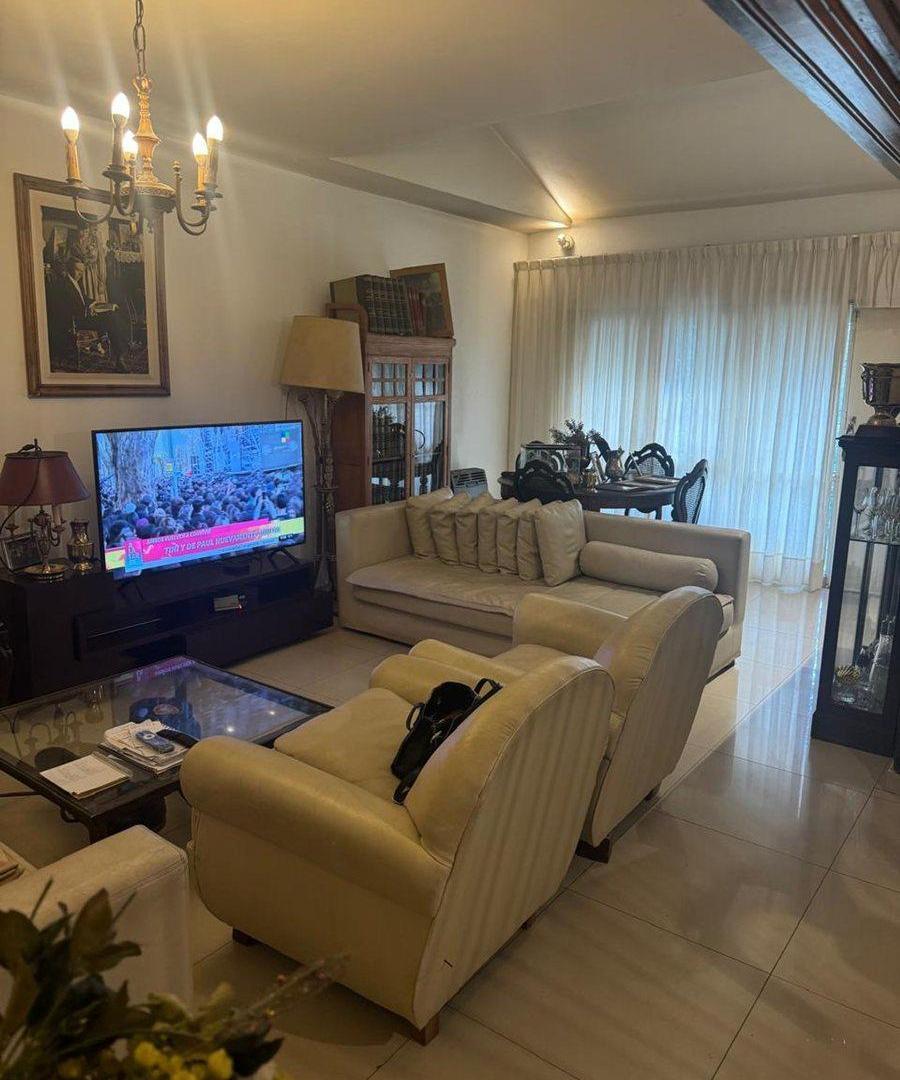 Foto de SE VENDE INCREIBLE CASA EN BARRIO MAIPU, imagen 2