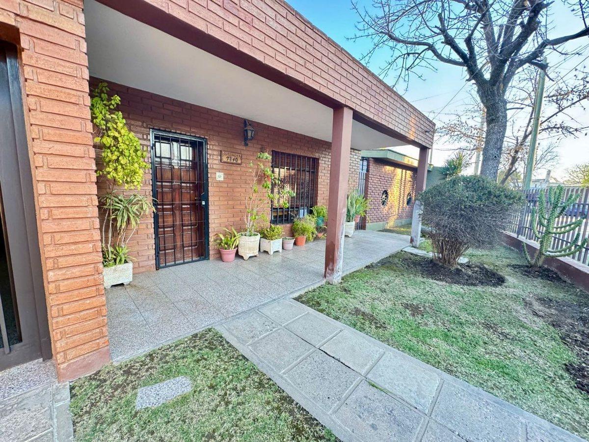 Foto de VENTA CASA 3 DORMITORIOS ARGÜELLO APTO CREDITO, imagen 3