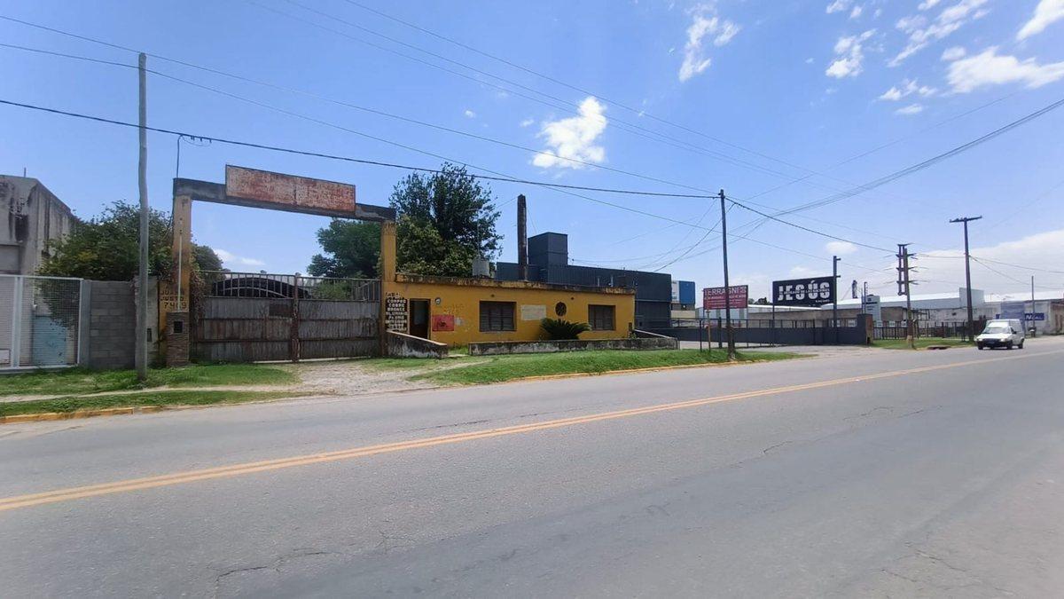 Foto de VENTA DE GALPON Y CASA SOBRE JUAN B. JUSTO, imagen 1