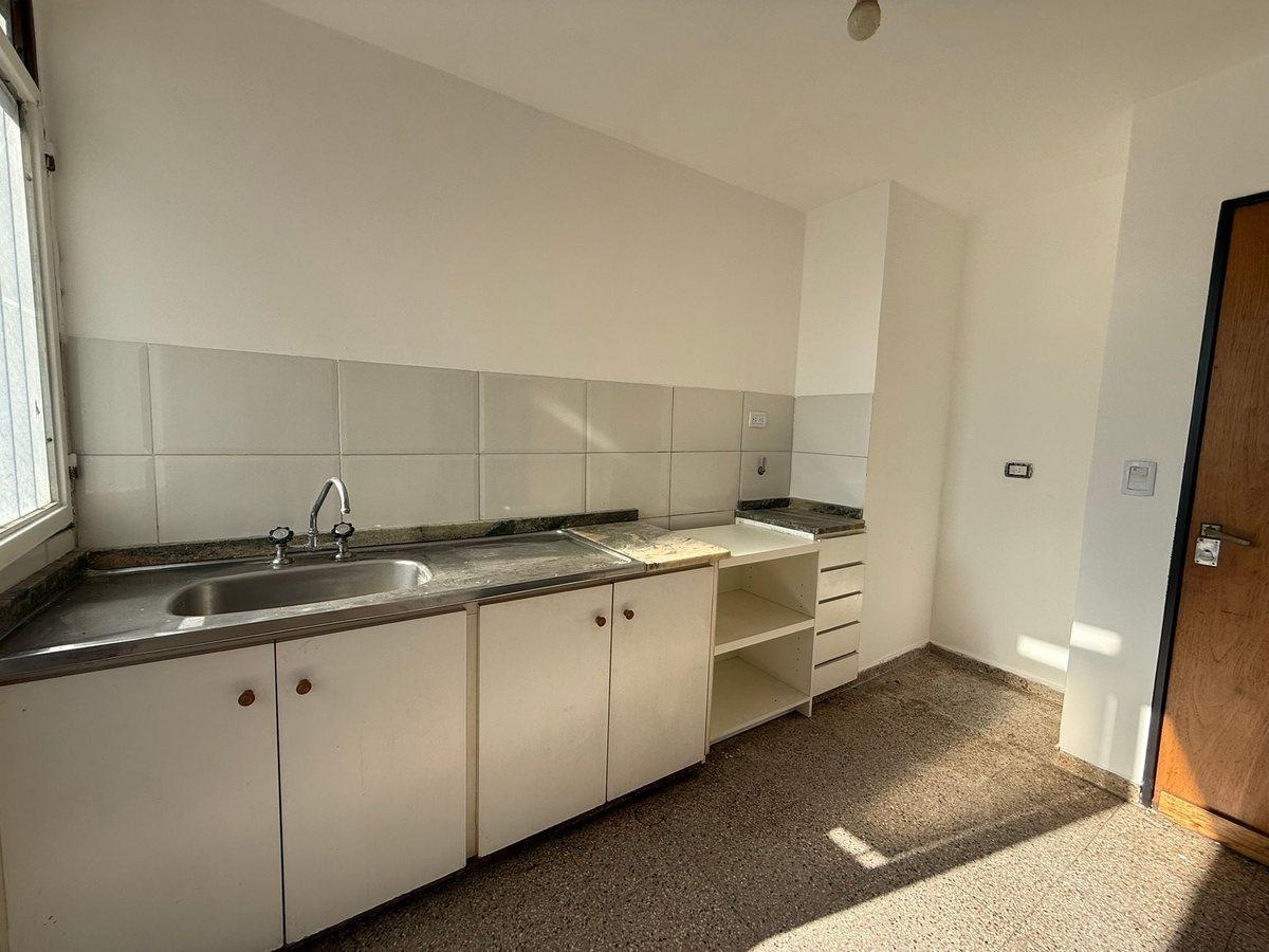 Foto de VENTA EDIFICIO 6 DEPARTAMENTOS 2 DORM Bº GRAL PAZ, imagen 4