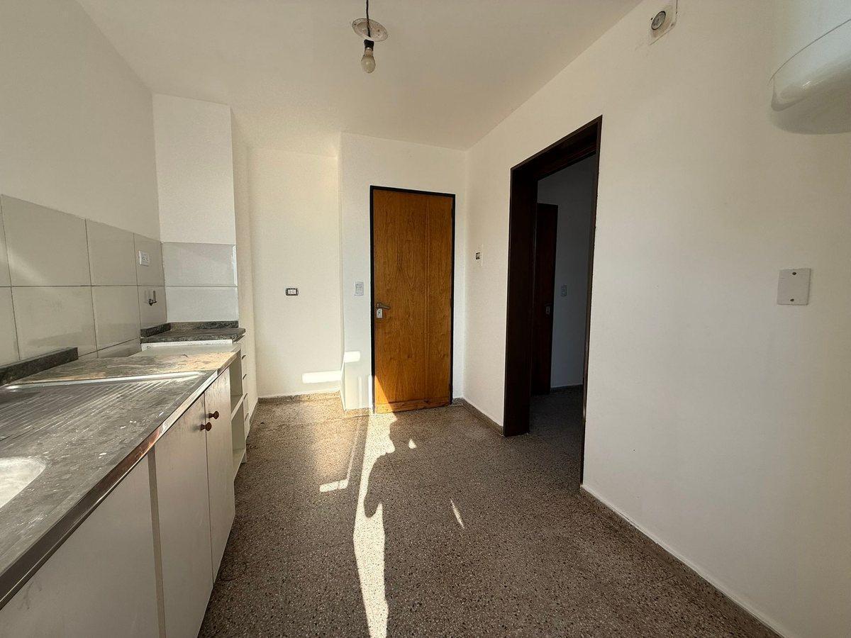 Foto de VENTA EDIFICIO 6 DEPARTAMENTOS 2 DORM Bº GRAL PAZ, imagen 4
