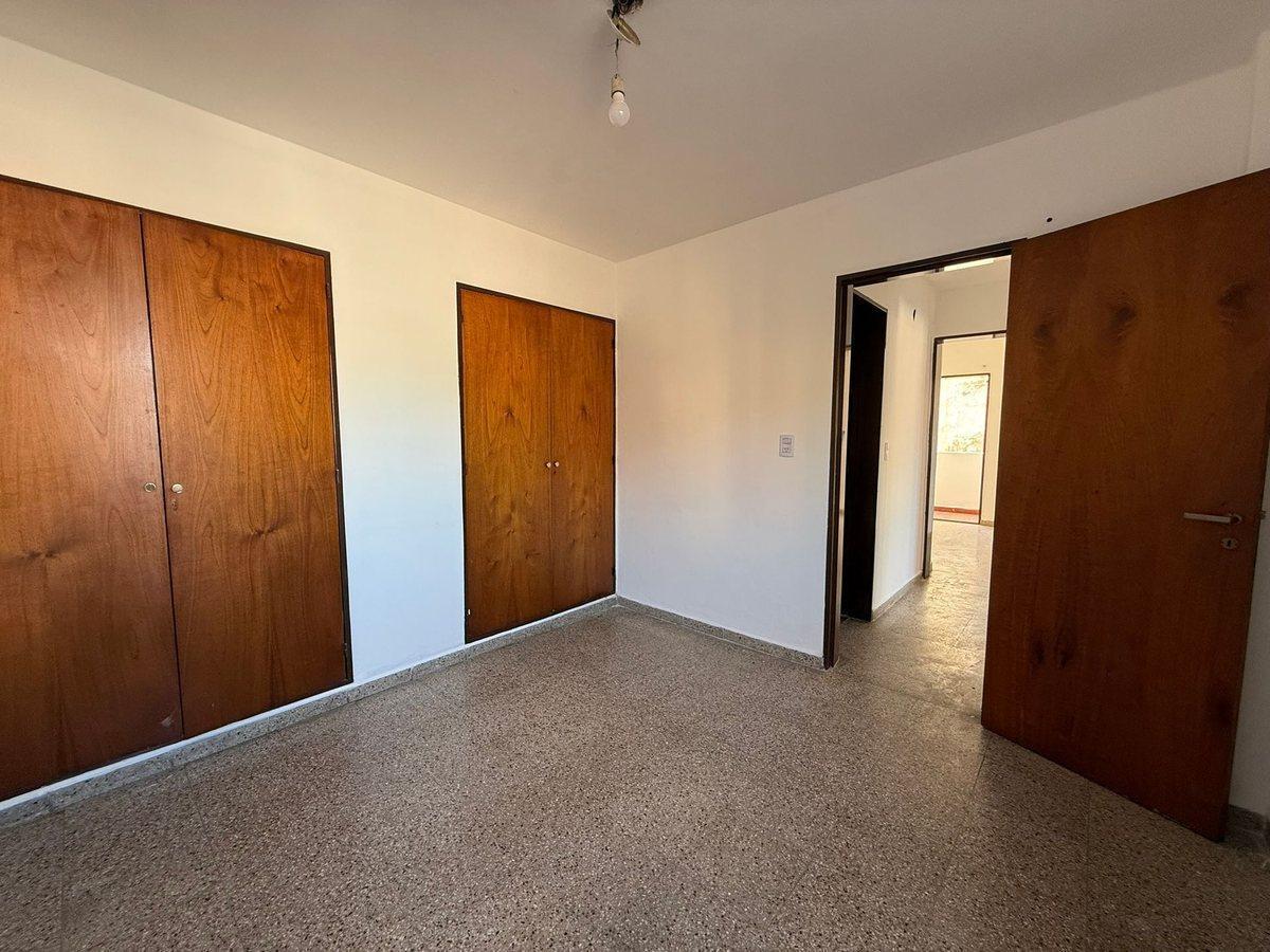 Foto de VENTA EDIFICIO 6 DEPARTAMENTOS 2 DORM Bº GRAL PAZ, imagen 2