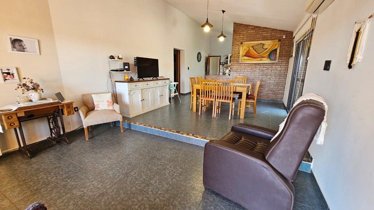 Foto de VENTA CASA EN VILLA CARLOS PAZ 4 DORM Y PILETA, imagen 3