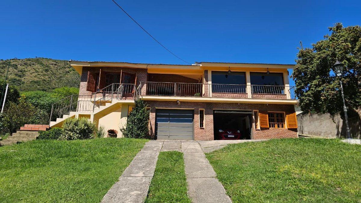 Foto de VENTA CASA EN VILLA CARLOS PAZ 4 DORM Y PILETA, imagen 3