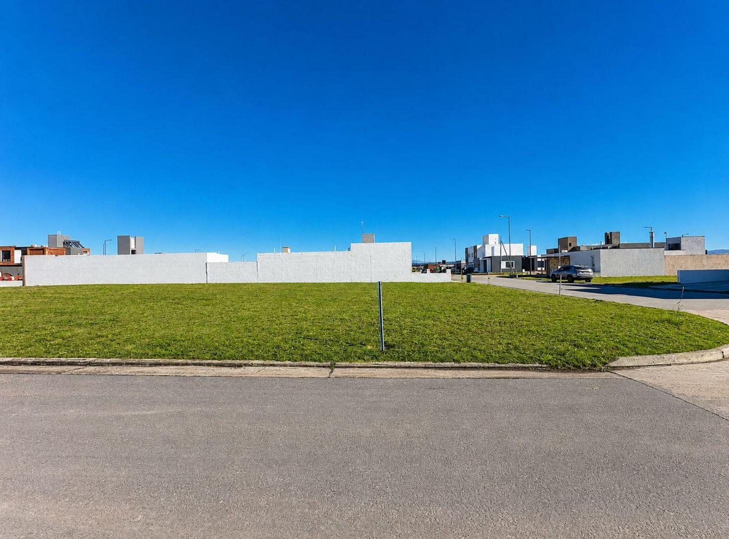 Foto de Venta Brisas de Manantiales Lote 402m2 apto duplex, imagen 1