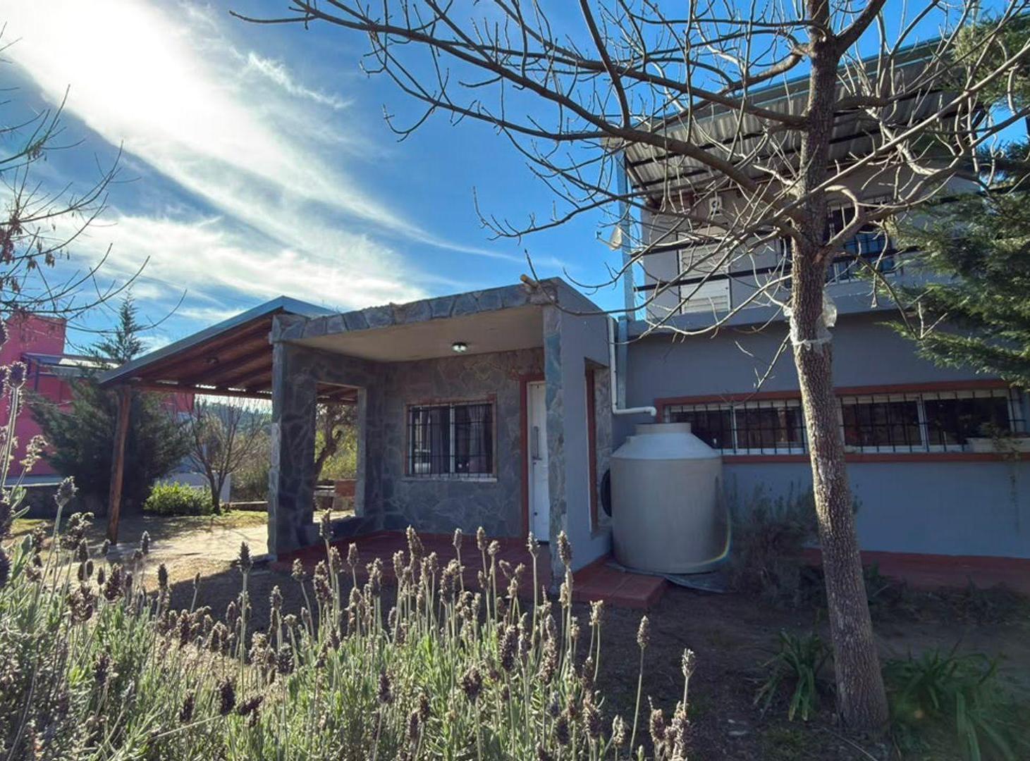 Foto de VENTA CASA 2 DORM CON DEPTO 1 DORM RÍO CEBALLOS, imagen 3