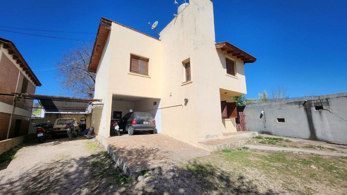 Foto de VENTA COMPLEJO CON 3 DUPLEX Y 2 LOCALES, imagen 2