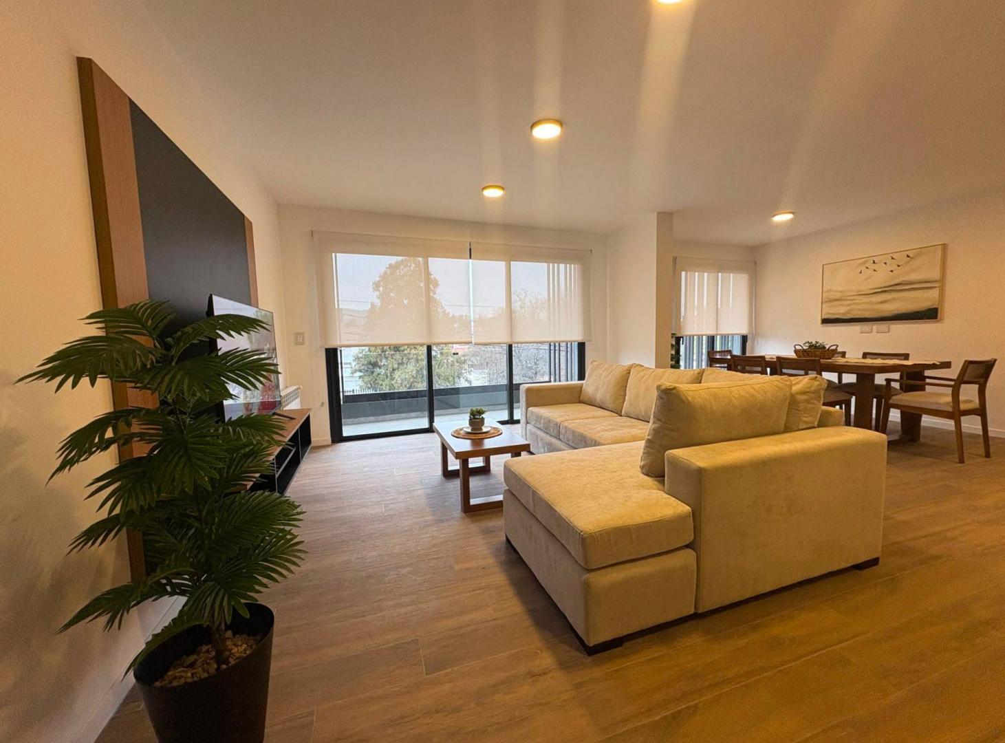 Foto de VENTA DEPTO 2 DORM BALCON AMOBLADO CARLOS PAZ, imagen 2