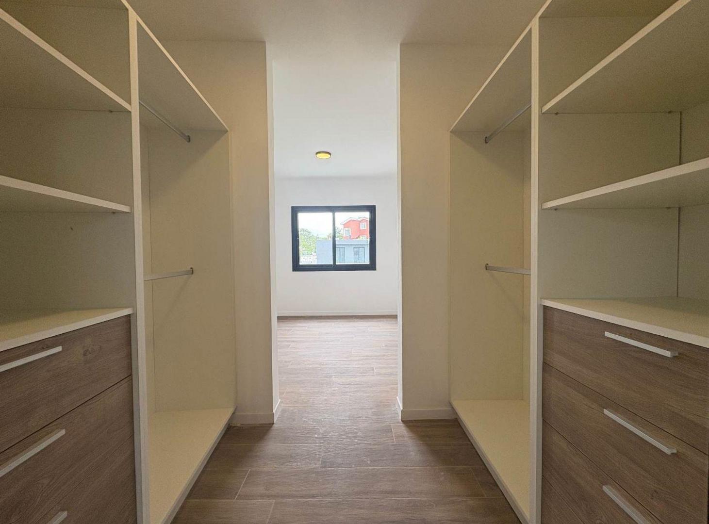 Foto de VENTA DEPTO 2 DORM BALCON AMOBLADO CARLOS PAZ, imagen 3